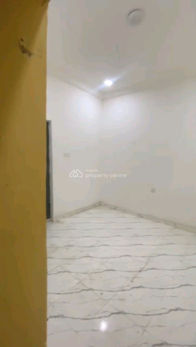 a Neatly Used and Standard Room Self Contain, Off Pedro Road, Shomolu, Lagos, Self Contain (single Rooms) for Rent