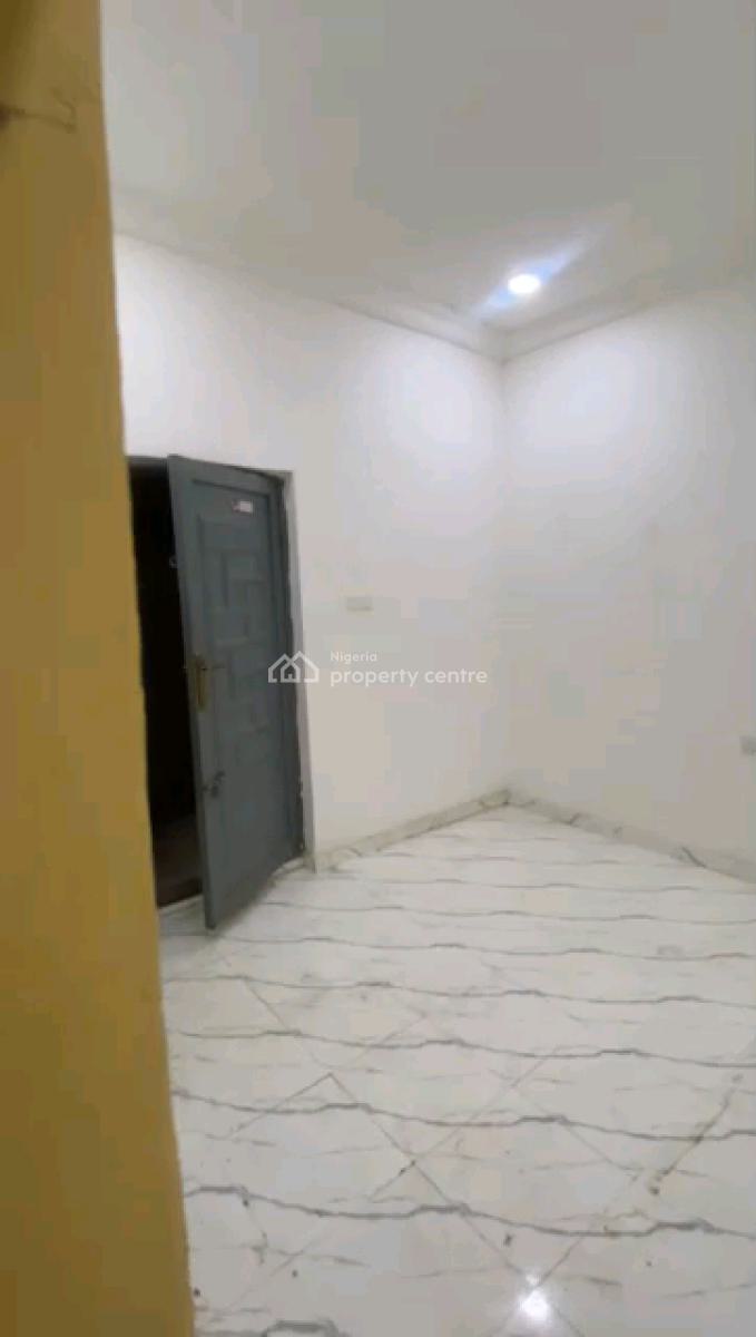 a Neatly Used and Standard Room Self Contain, Off Pedro Road, Shomolu, Lagos, Self Contain (single Rooms) for Rent