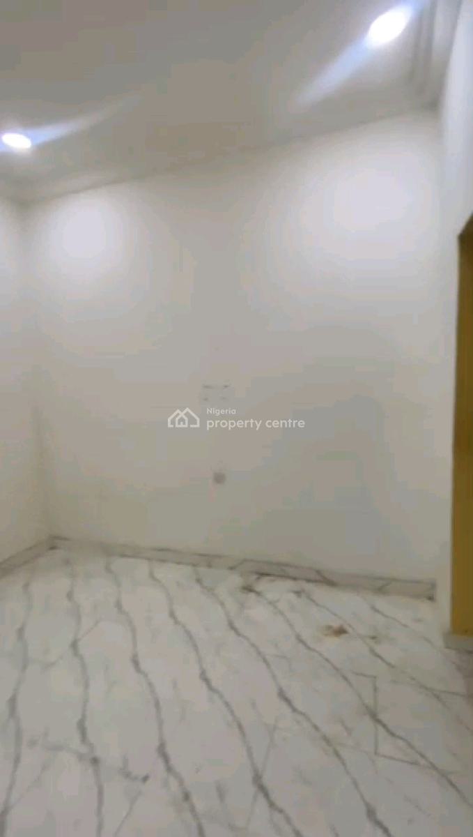 a Neatly Used and Standard Room Self Contain, Off Pedro Road, Shomolu, Lagos, Self Contain (single Rooms) for Rent