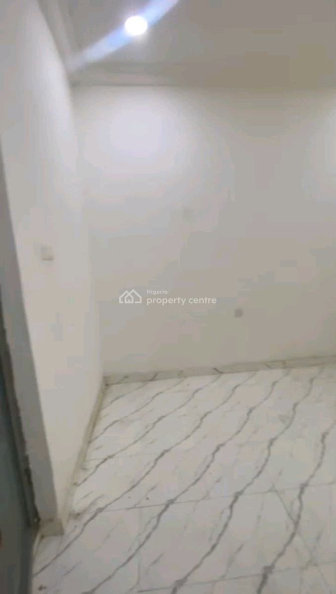 a Neatly Used and Standard Room Self Contain, Off Pedro Road, Shomolu, Lagos, Self Contain (single Rooms) for Rent