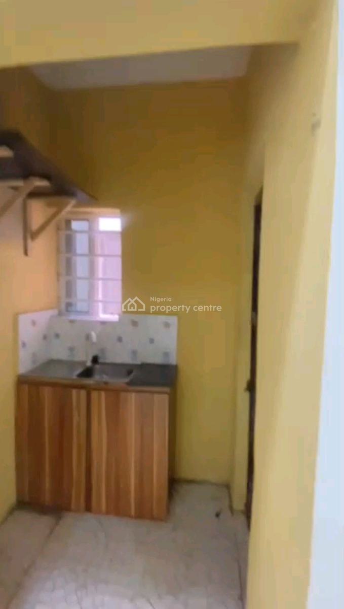 a Neatly Used and Standard Room Self Contain, Off Pedro Road, Shomolu, Lagos, Self Contain (single Rooms) for Rent