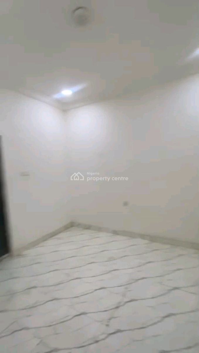 a Neatly Used and Standard Room Self Contain, Off Pedro Road, Shomolu, Lagos, Self Contain (single Rooms) for Rent