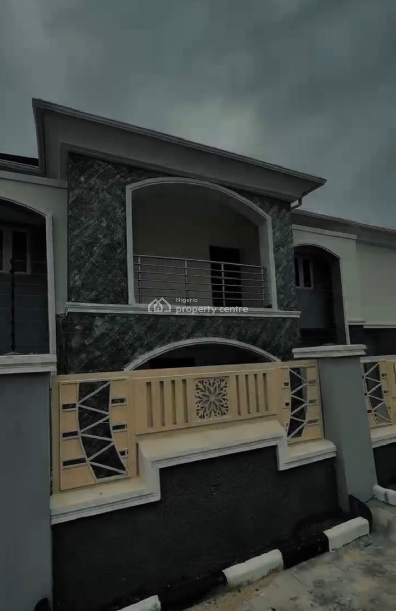 Beautifully Built Semi Detached Duplex of 5bedrooms with 2 Rooms Bq., Guzape District, Abuja, Semi-detached Duplex for Rent
