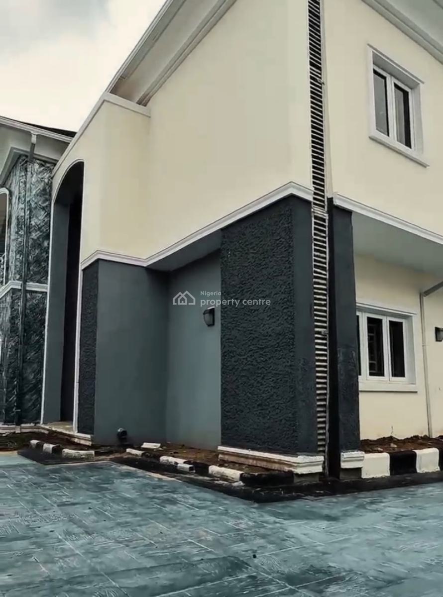 Beautifully Built Semi Detached Duplex of 5bedrooms with 2 Rooms Bq., Guzape District, Abuja, Semi-detached Duplex for Rent