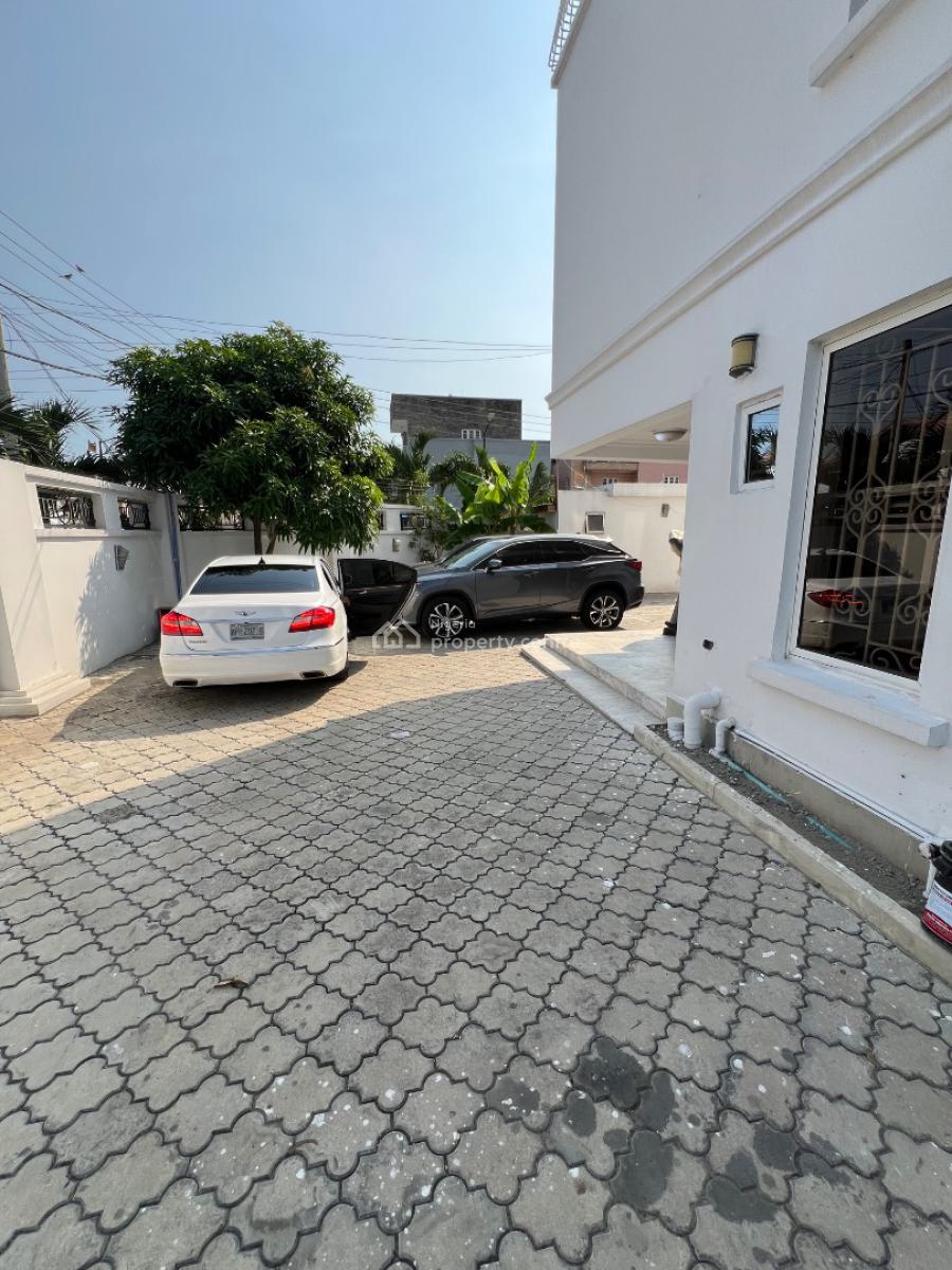 Fully-serviced Super Luxury 1-bedroom Flat with 24/7 Electricity, Off Admiralty Way, Lekki Phase 1, Lekki, Lagos, Mini Flat (room and Parlour) for Rent