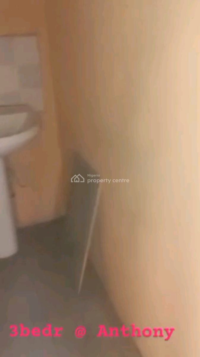 Spacious 3 Bedroom Up Flat, Anthony Village, Anthony, Maryland, Lagos, Flat / Apartment for Rent