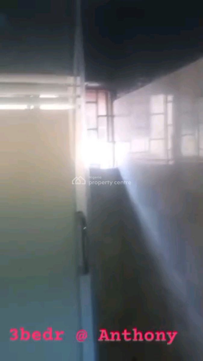 Spacious 3 Bedroom Up Flat Ideal for Mixed Use, Anthony Village, Anthony, Maryland, Lagos, Flat / Apartment for Rent