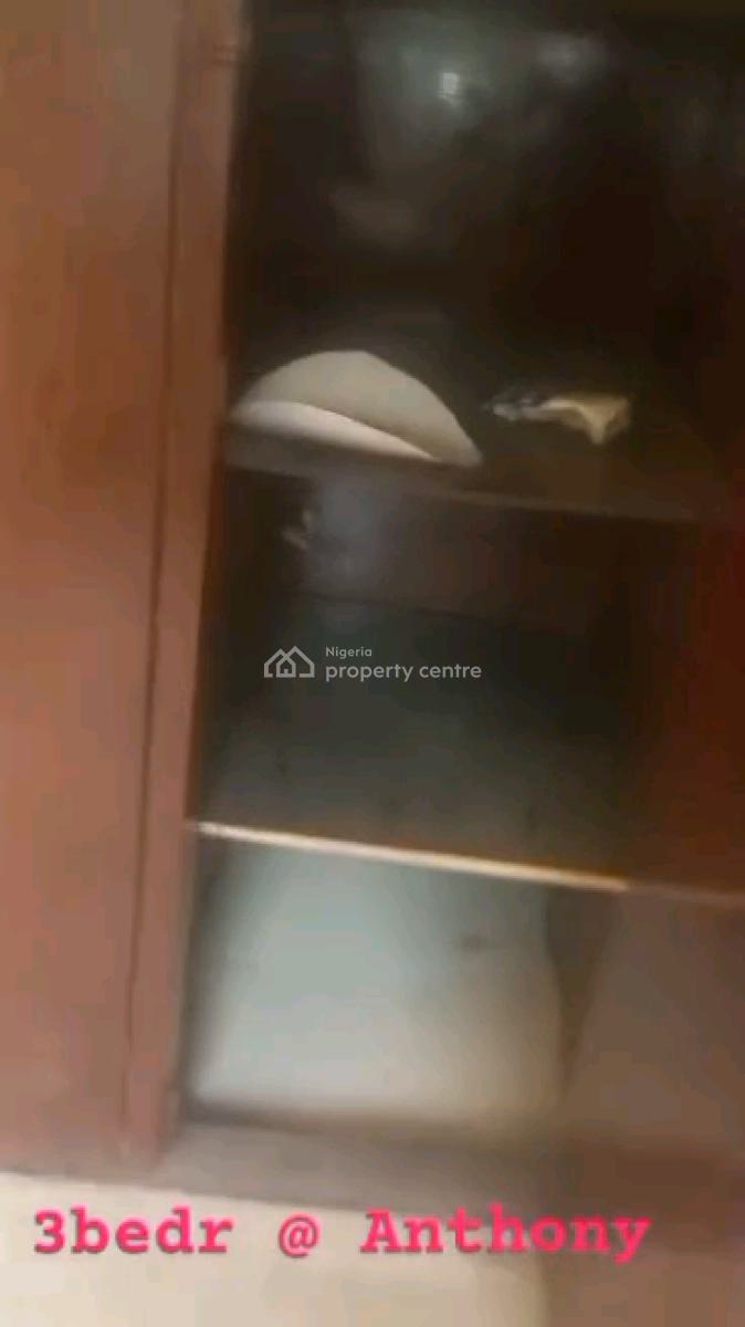 Spacious 3 Bedroom Up Flat Ideal for Mixed Use, Anthony Village, Anthony, Maryland, Lagos, Flat / Apartment for Rent