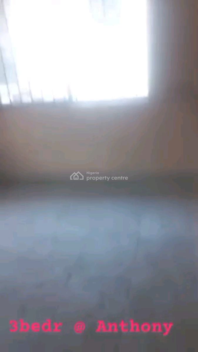 Spacious 3 Bedroom Up Flat Ideal for Mixed Use, Anthony Village, Anthony, Maryland, Lagos, Flat / Apartment for Rent