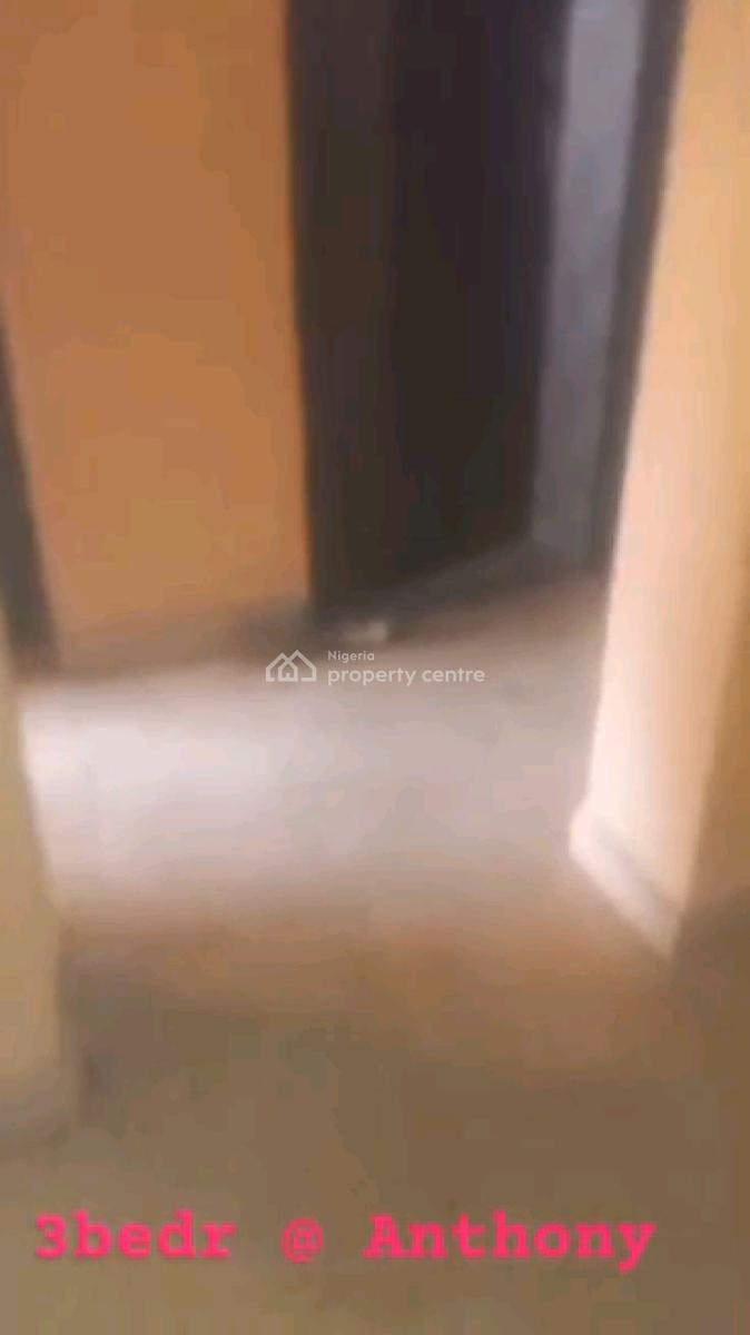 Spacious 3 Bedroom Up Flat Ideal for Mixed Use, Anthony Village, Anthony, Maryland, Lagos, Flat / Apartment for Rent