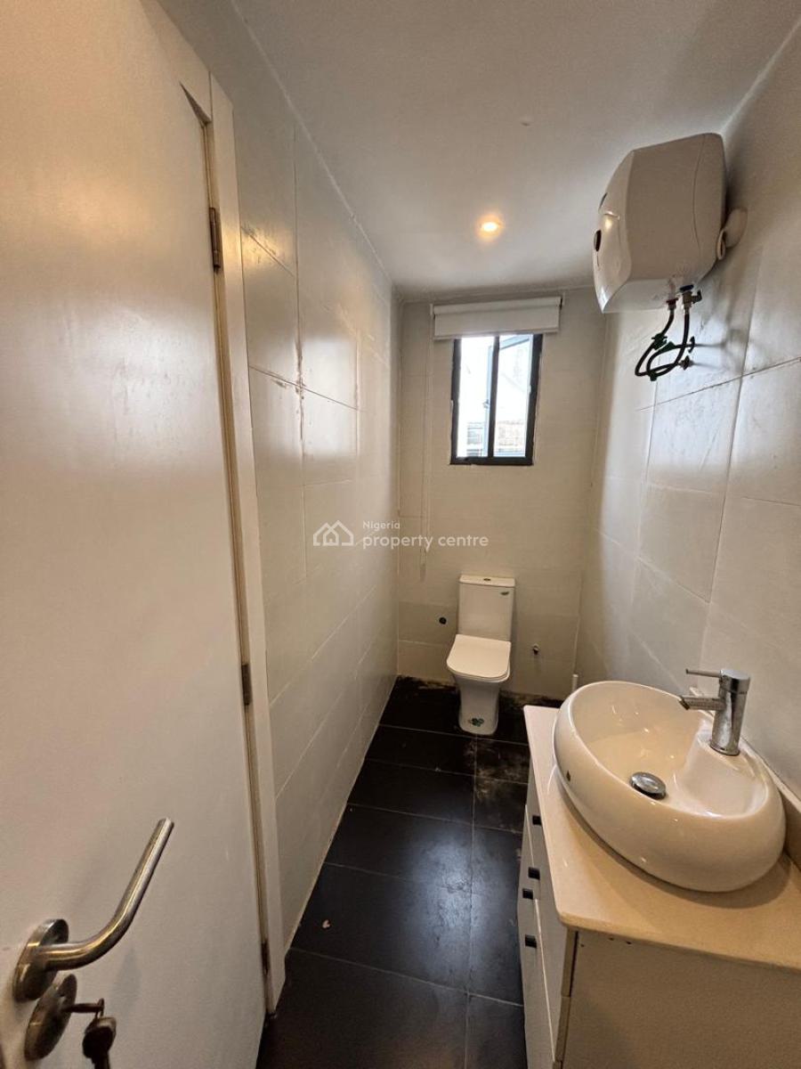 Massive 3 Bedroom Apartment with Bq, Ikate, Lekki Phase 2, Lekki, Lagos, Flat / Apartment for Sale