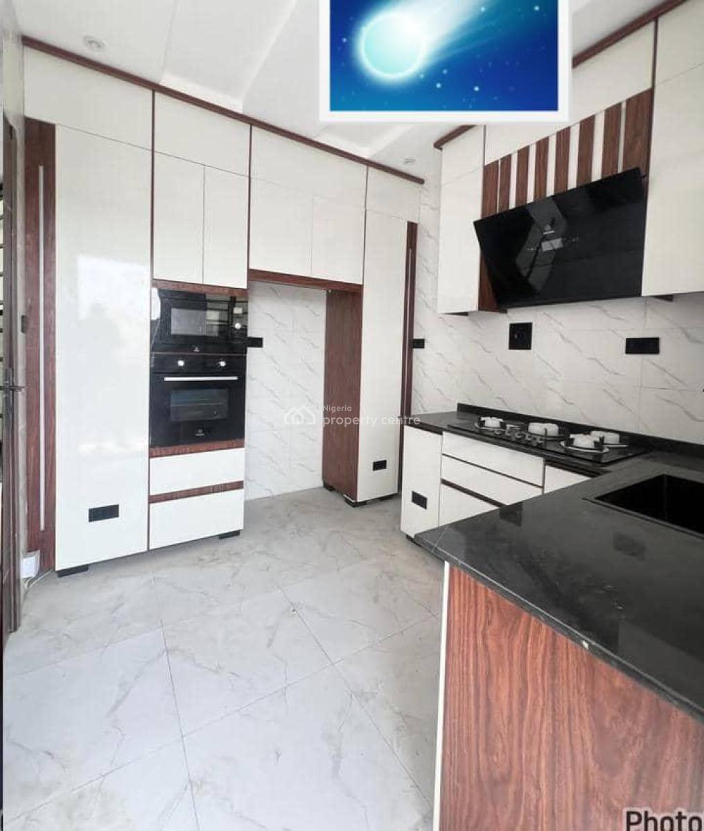 Spacious 2 Bedroom Apartment with Good Fittings in a Secured Location, New Road, Lekki, Lagos, Flat / Apartment for Rent