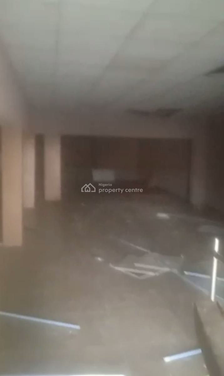 Miniwarehouse, on About 250sqm, Along Ijesha Road, Ijesha, Surulere, Lagos, Warehouse for Rent