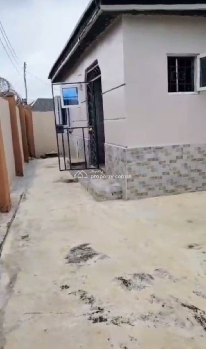 Spacious Four (4) Bedroom Detached Bungalow, Airport Road, Lugbe District, Abuja, Detached Bungalow for Sale