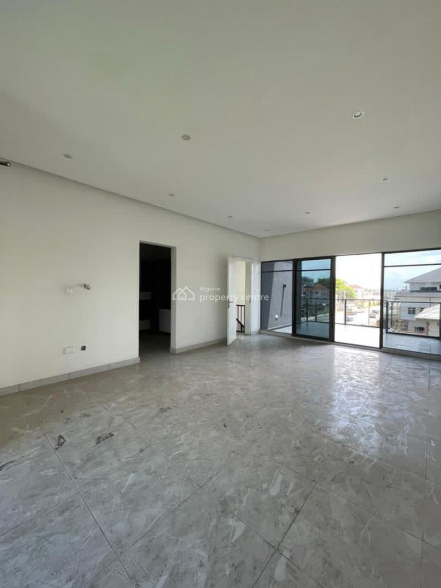 Distressed  4-bedroom Terrace Duplex, Lekki, Lagos, Terraced Duplex for Sale