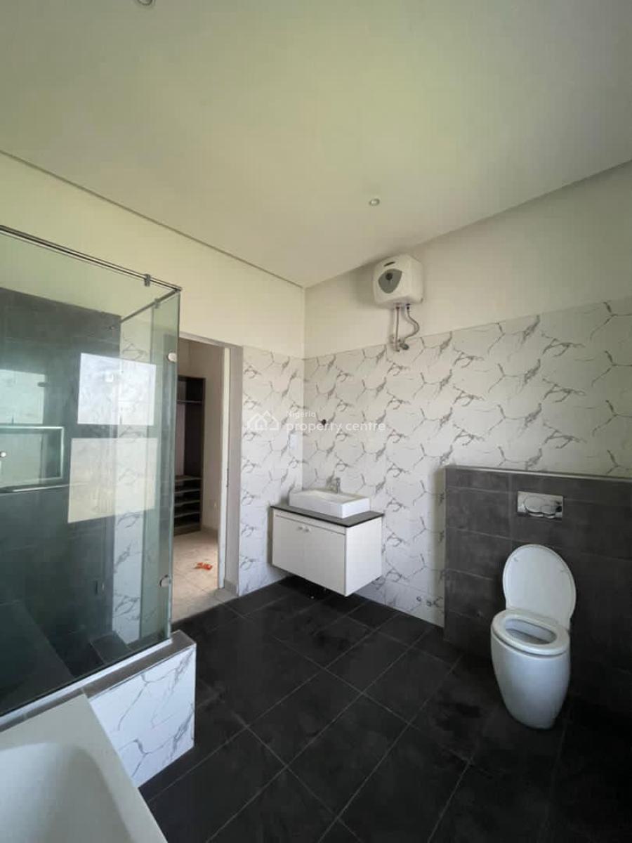 Distressed  4-bedroom Terrace Duplex, Lekki, Lagos, Terraced Duplex for Sale