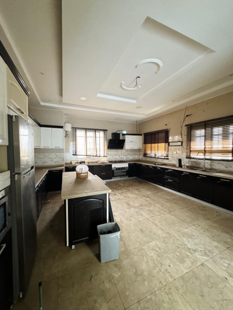 Well Built 8 Bedroom Mansion, Lekki Phase 1, Lekki, Lagos, House for Sale