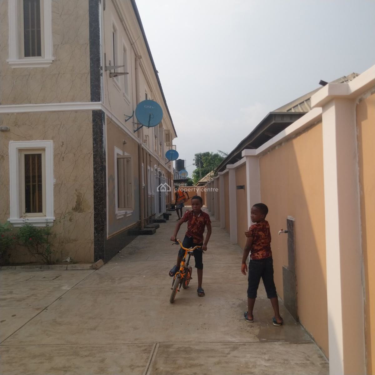 Standard 3bedroom.flat in a Private  at  Magboro, Peace Estate, Magboro, Ogun, Flat / Apartment for Rent
