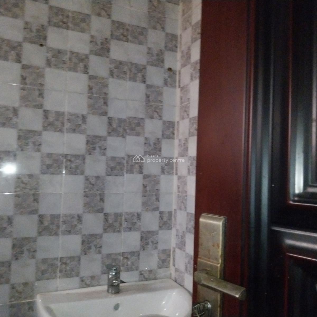 Standard 3bedroom.flat in a Private  at  Magboro, Peace Estate, Magboro, Ogun, Flat / Apartment for Rent