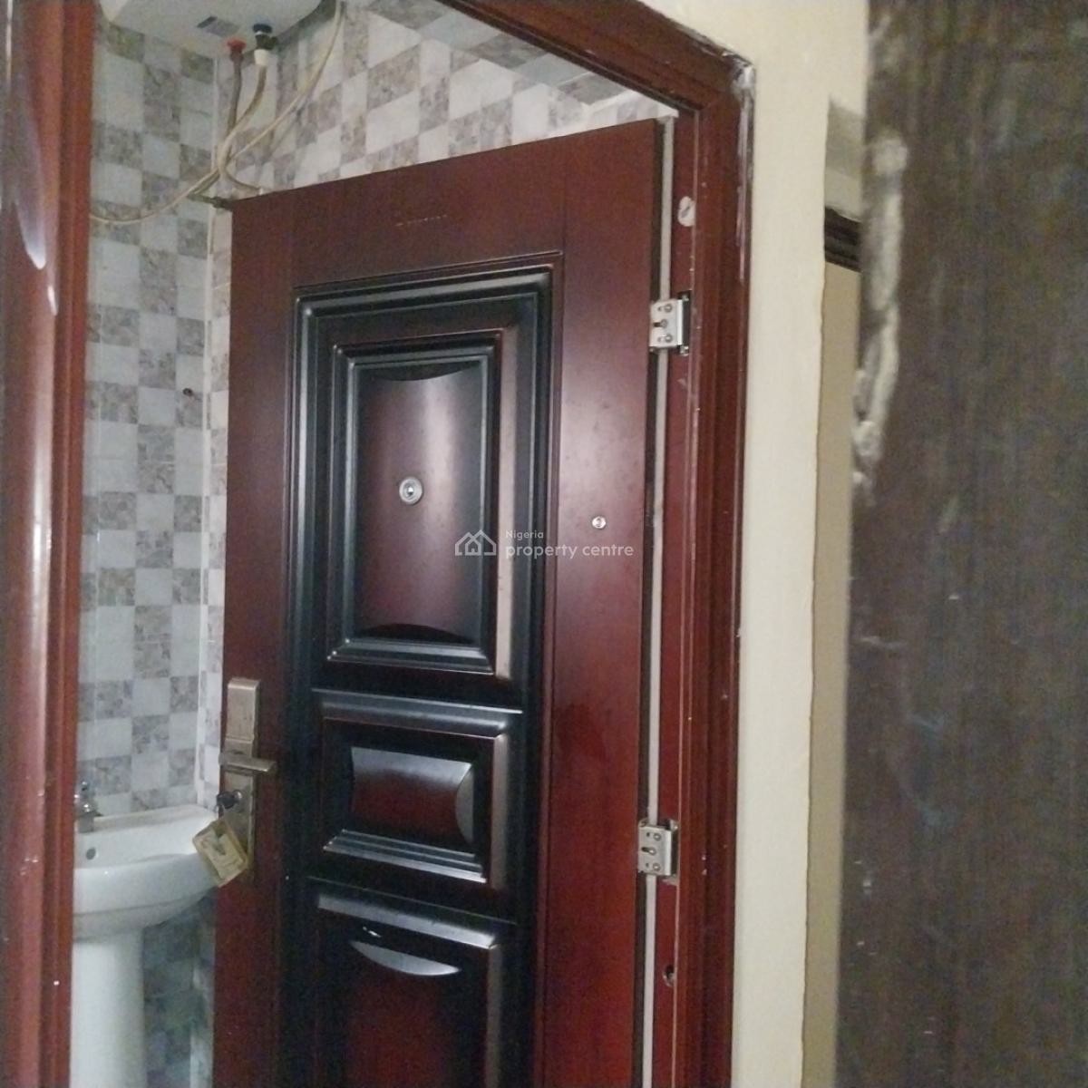 Standard 3bedroom.flat in a Private  at  Magboro, Peace Estate, Magboro, Ogun, Flat / Apartment for Rent