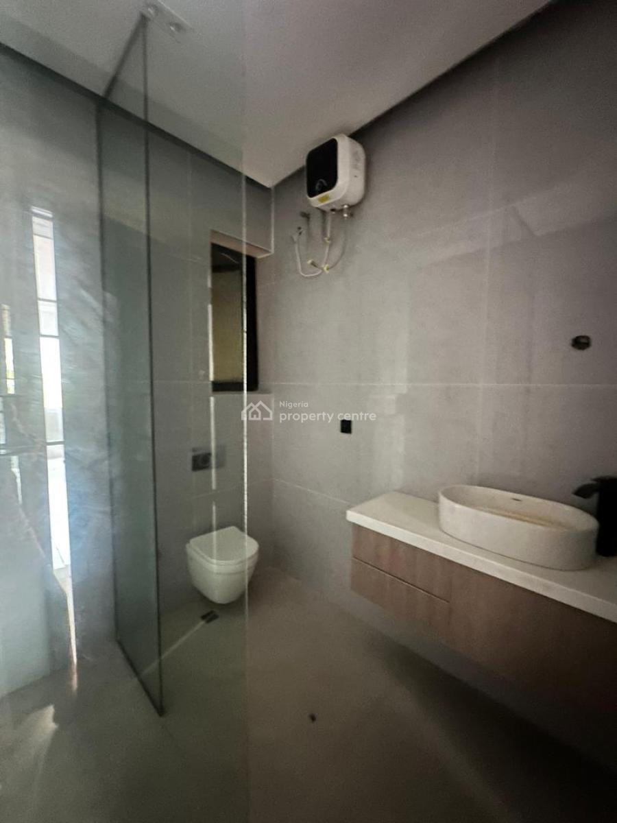 Spacious 2-bedroom Apartment in Lekki Phase 1,, Lekki Phase 1, Lekki Phase 1, Lekki, Lagos, Block of Flats for Sale