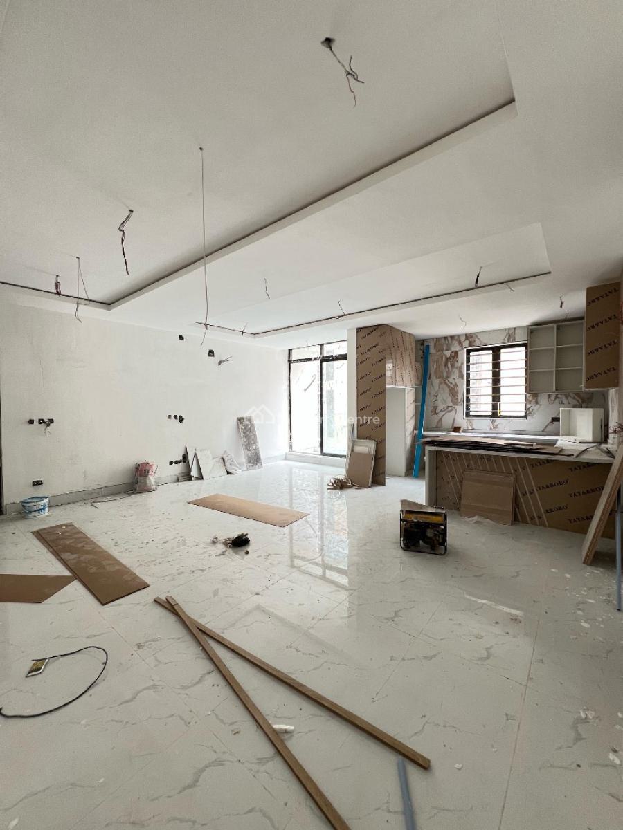 Spacious 2 Bedroom Apartment with Gym and Elevator Suitable for Invest, Lekki Phase 1, Lekki, Lagos, Flat / Apartment for Sale