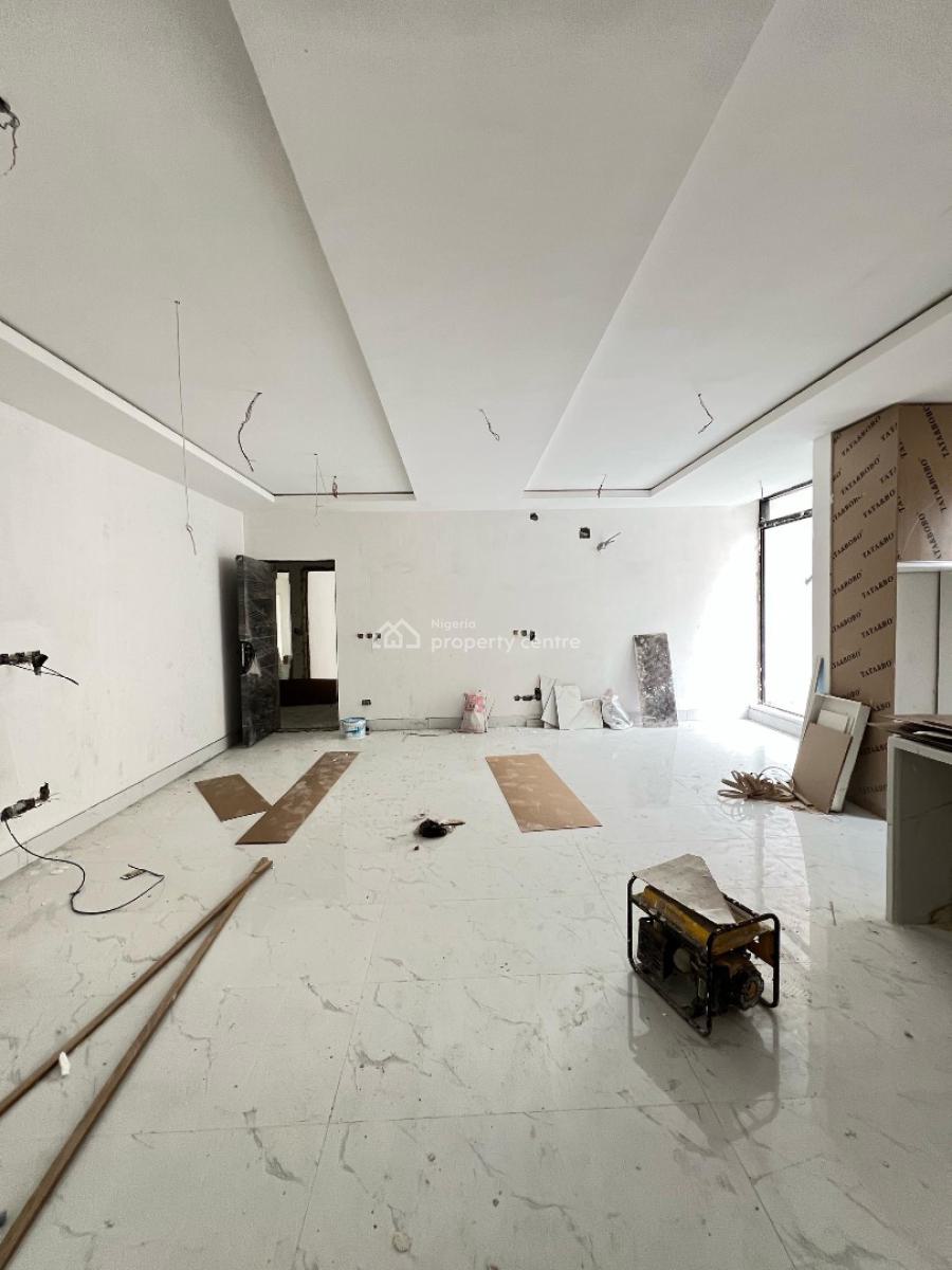 Spacious 2 Bedroom Apartment with Gym and Elevator Suitable for Invest, Lekki Phase 1, Lekki, Lagos, Flat / Apartment for Sale