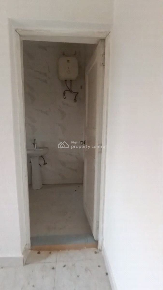 2bedrooms Flat, Tarred Road, Utako, Abuja, Flat / Apartment for Rent