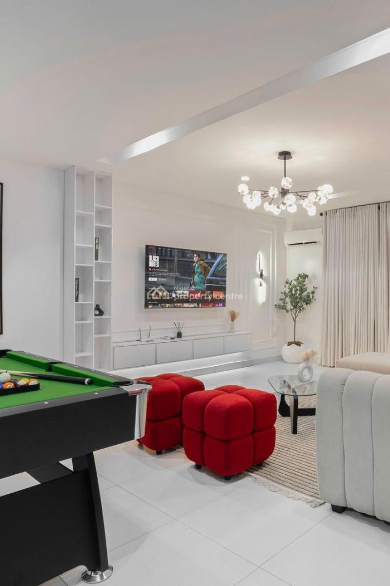 Newly Improved 3-bedroom W/private Cinema & X-box Now Availabl, Victoria Island (vi), Lagos, Flat / Apartment Short Let