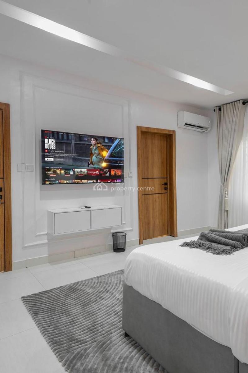 Newly Improved 3-bedroom W/private Cinema & X-box Now Availabl, Victoria Island (vi), Lagos, Flat / Apartment Short Let