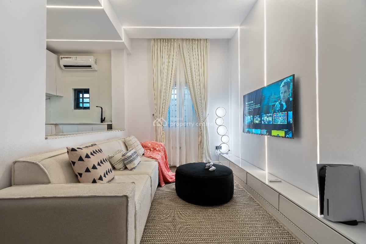 One Bed Apartment with Workstation, Lekki Phase 1, Lekki, Lagos, Flat / Apartment Short Let