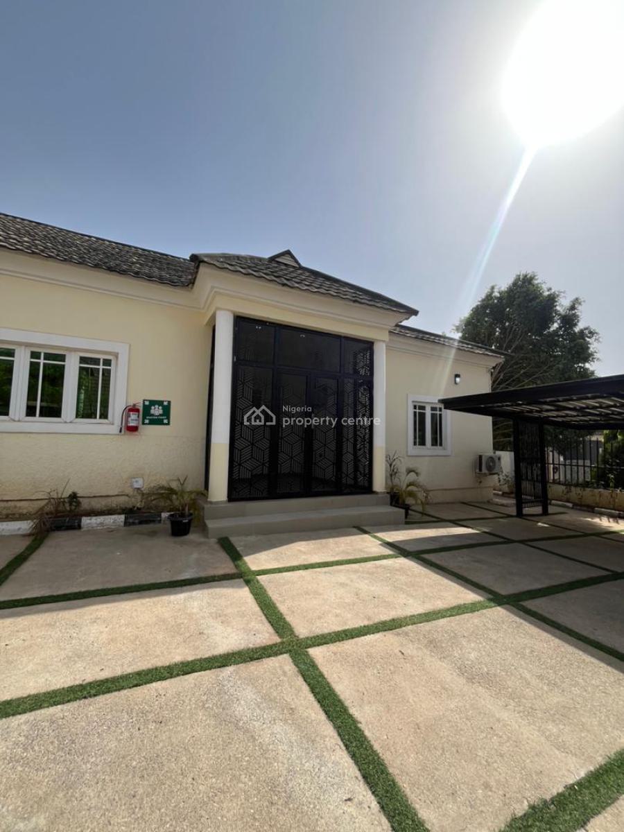 Luxury 3 Bedrooms Apartment with Snooker, Table Tennis, Palm Height, Airport Road, Lugbe District, Abuja, Detached Bungalow Short Let