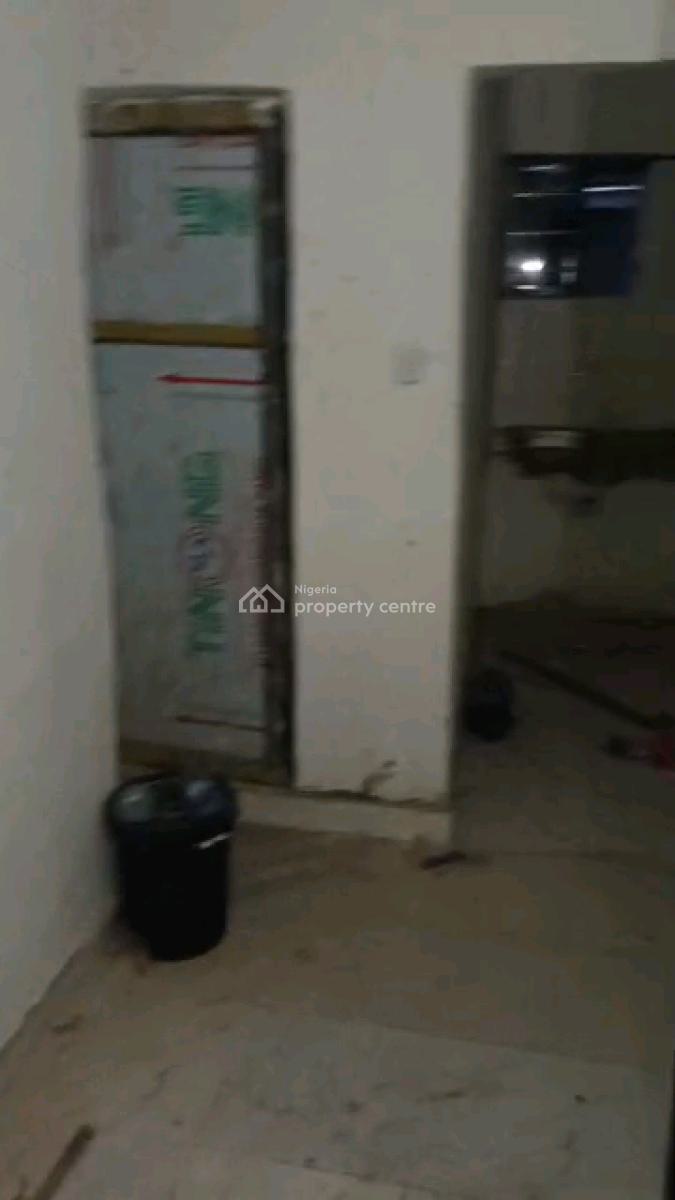 a Very Spacious Room Self Contain, Adekunle, Yaba, Lagos, Self Contain (single Rooms) for Rent