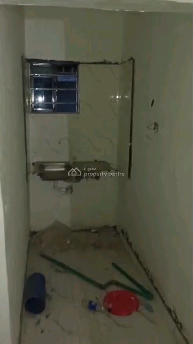 a Very Spacious Room Self Contain, Adekunle, Yaba, Lagos, Self Contain (single Rooms) for Rent