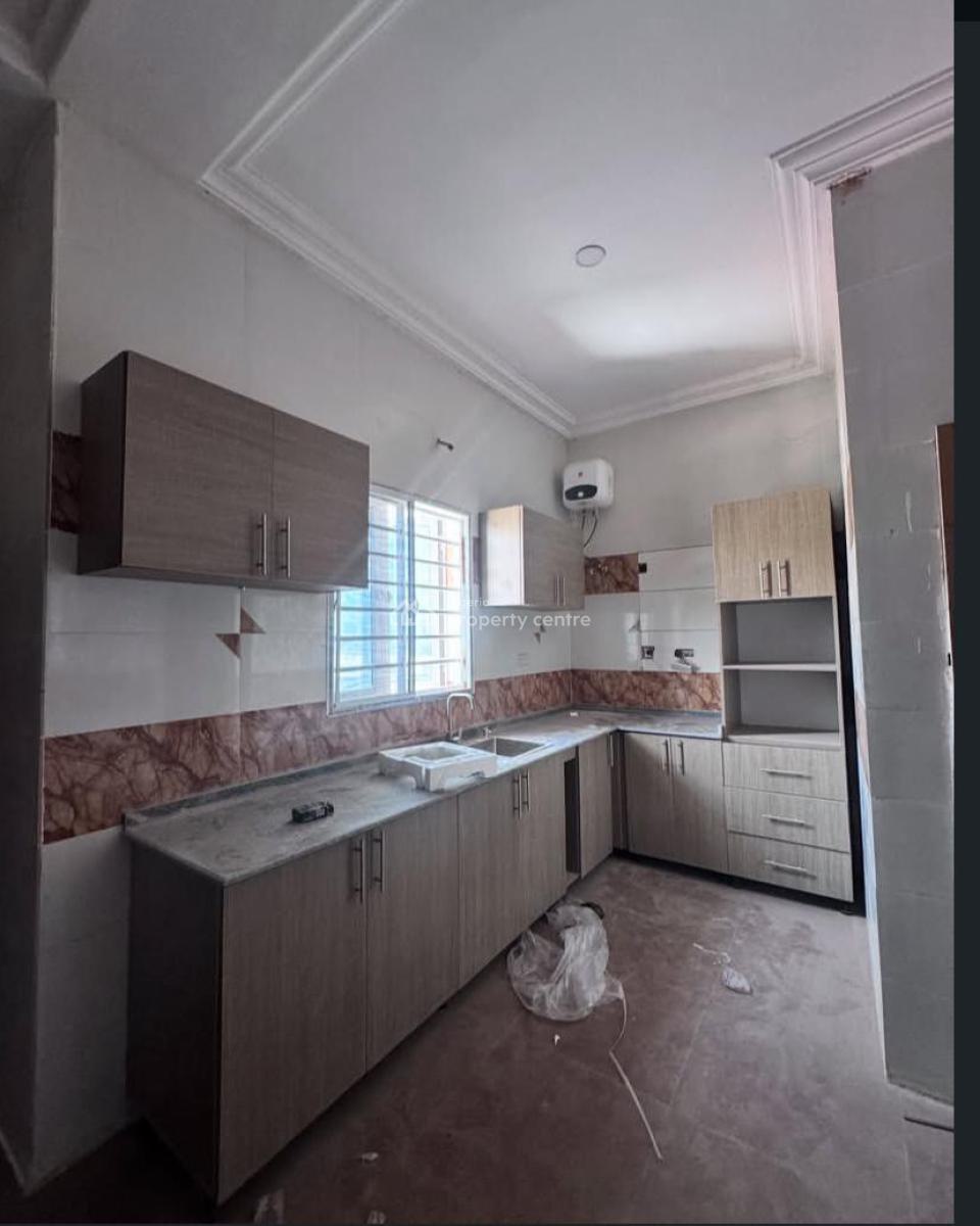 4 Bedrooms Terrace Duplex with Bq, Tarred Road, Guzape District, Abuja, Terraced Duplex for Rent