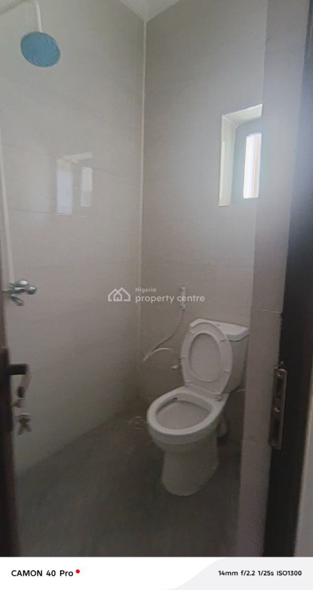 Executive 2 Bedroom Apartment, Via Apapa Road, Custain, Ebute Metta East, Yaba, Lagos, Flat / Apartment for Rent