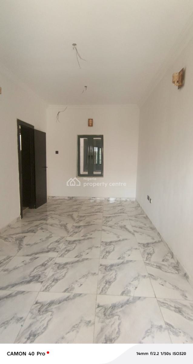 Executive 2 Bedroom Apartment, Via Apapa Road, Custain, Ebute Metta East, Yaba, Lagos, Flat / Apartment for Rent