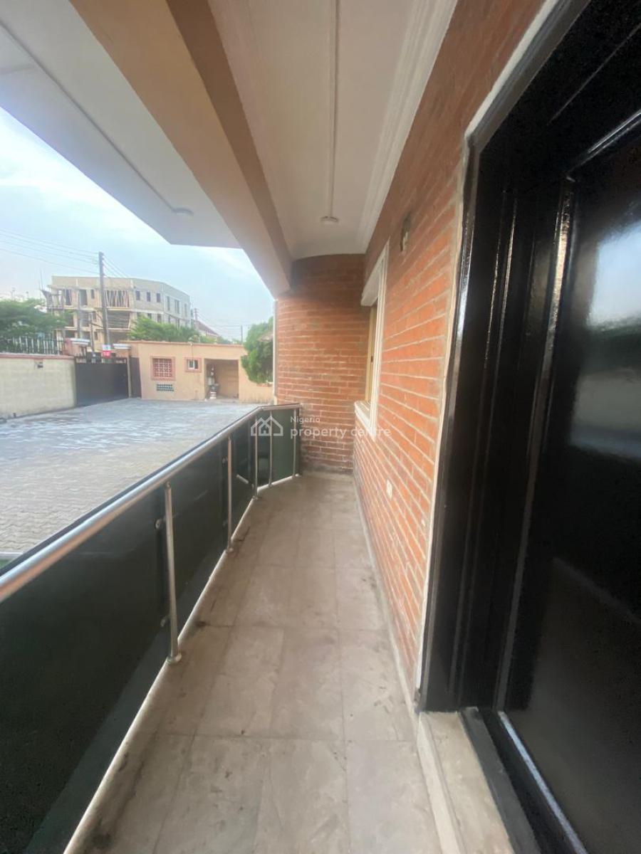 Spacious Self Serviced 2 Bedroom Apartment in a Code Access Estate, Lekki Right Hand Side, Lekki Phase 1, Lekki, Lagos, Flat / Apartment for Rent