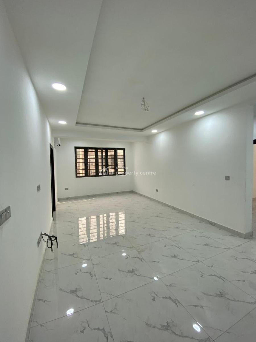 Spaciously Built 2 Bedroom Apartment with Bq, Lekki Phase 1, Lekki, Lagos, Block of Flats for Sale