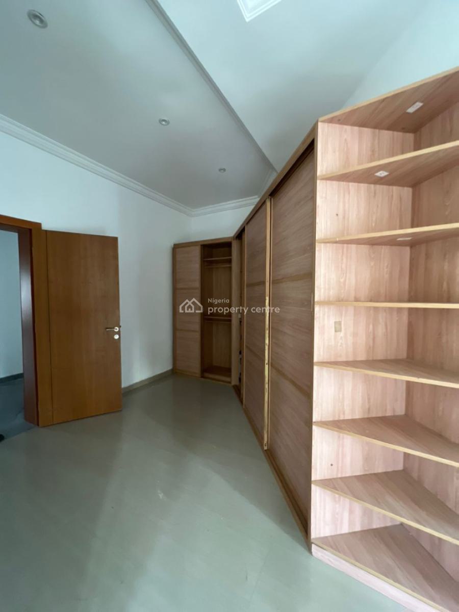 Standard 3-bedroom Flat with Bq Fitted Kitchen with Amenities, Ikoyi, Lagos, Flat / Apartment for Rent