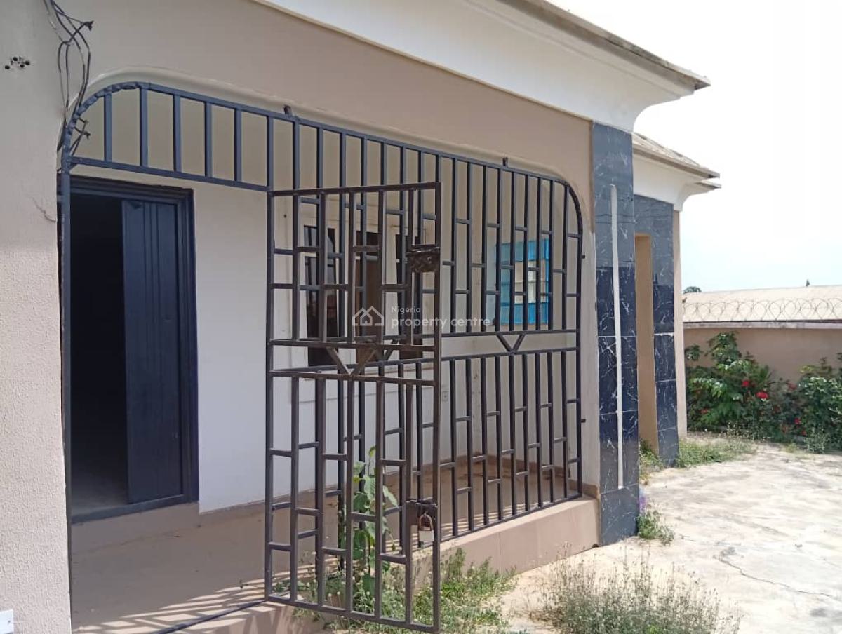 Exquisite Finished 3 Bedroom Bungalow, Agunbelewo Area, Osogbo, Osun, Detached Bungalow for Sale