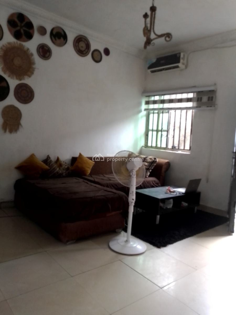 Female Shared Apartment in Lekki  Weekly + Monthly Payment Available, Ologolo Road, By Alpha Beach Road, Lekki, Lagos, Flat / Apartment for Rent