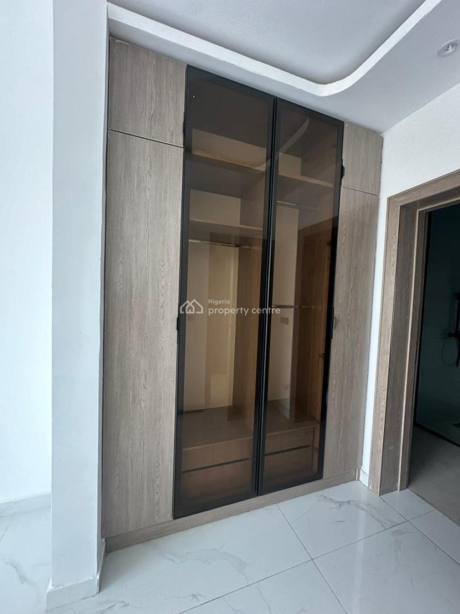 Spacious 2-bedroom Apartment, Lekki Phase 1, Lekki, Lagos, Flat / Apartment for Sale