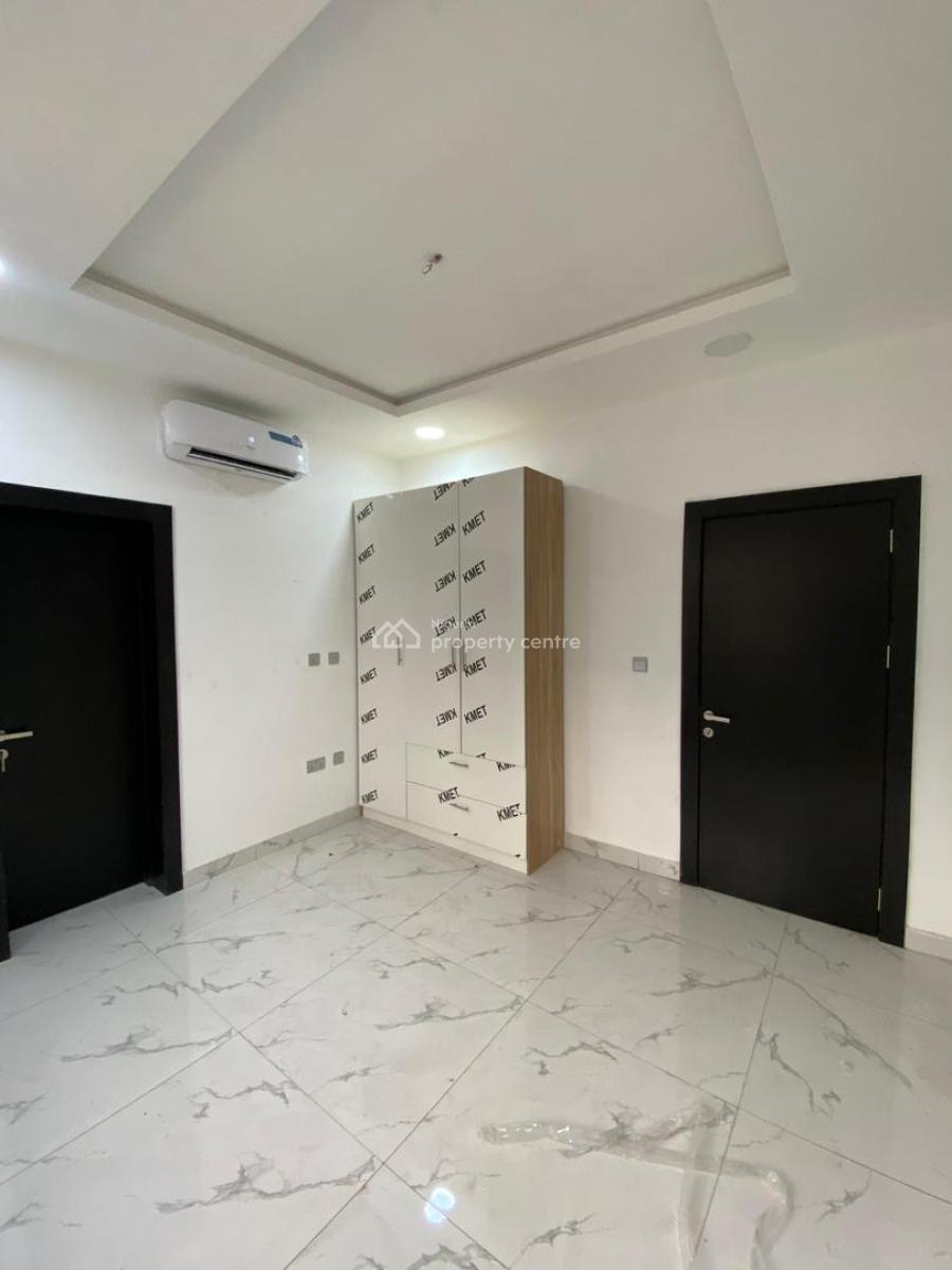 Spacious 2-bedroom Apartment with Boys Quarters,, Lekki Phase 1, Lekki, Lagos, Flat / Apartment for Sale