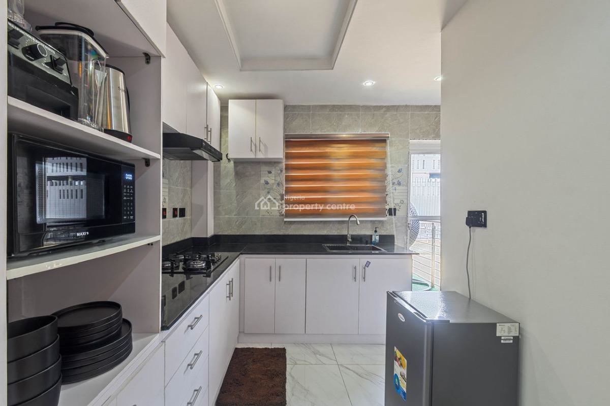 a Spacious Luxury 1 Bedroom with Ps5, 2 Balconies & Private Gym, Lekki Phase 1, Lekki, Lagos, Flat / Apartment Short Let