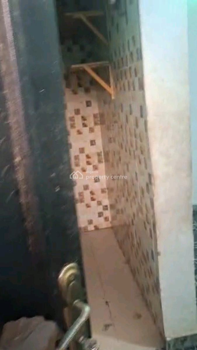 a Very Decent Room Self Contain, Adekunle, Yaba, Lagos, Self Contain (single Rooms) for Rent