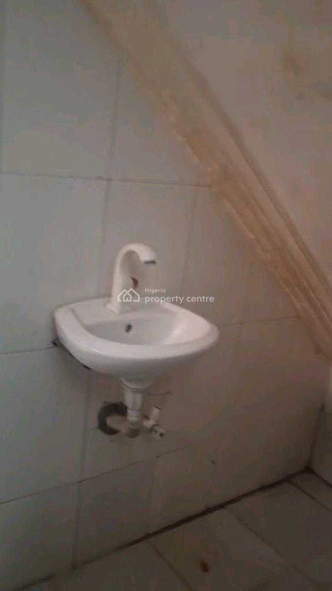 a Very Decent Self Contain, Adekunle, Yaba, Lagos, Self Contain (single Rooms) for Rent