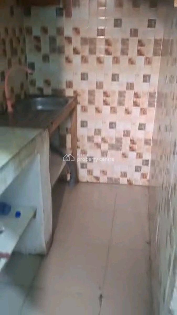 a Very Decent Self Contain, Adekunle, Yaba, Lagos, Self Contain (single Rooms) for Rent
