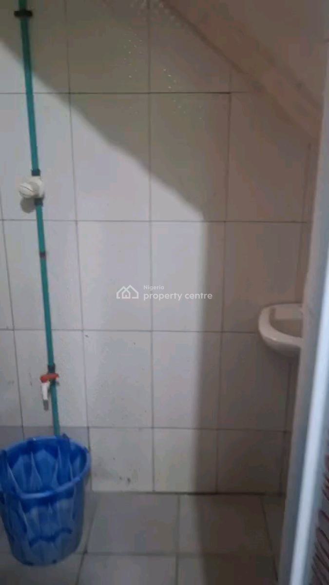 a Very Decent Self Contain, Adekunle, Yaba, Lagos, Self Contain (single Rooms) for Rent