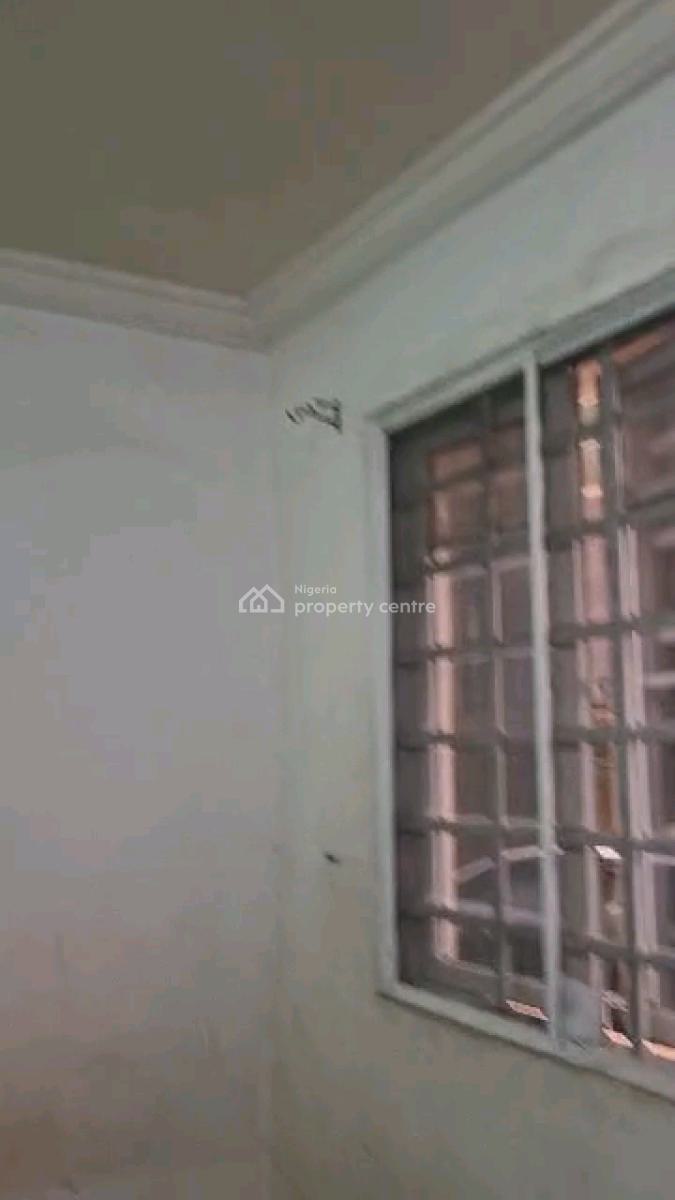 a Very Decent Self Contain, Adekunle, Yaba, Lagos, Self Contain (single Rooms) for Rent
